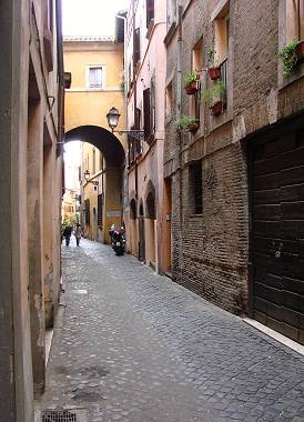 Romes historical districts vi parione Via dei chiavari roma