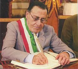 Alberto wearing the mayor's three-coloured ribbon